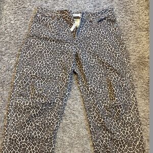 Madewell Leopard Print Petite Darted Barrel-Leg Jean Size 31P Style Number NW550